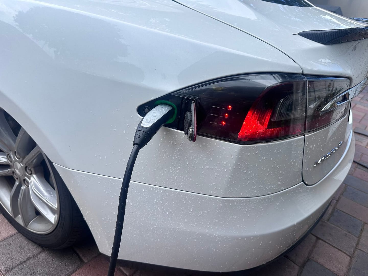 FCD09802-B6D8-4957-B3BB-297BFBC75CD0